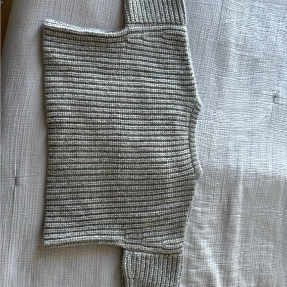 Cozy Gray Ribbed Sweater - Picture 7 of 13